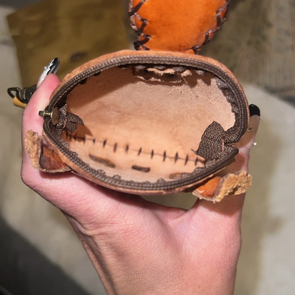 Leather turtle change purse - Picture 3 of 3